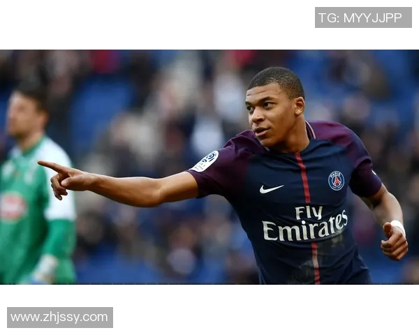 姆巴佩帅气照片曝光展现球场王者风范引发球迷热烈追捧