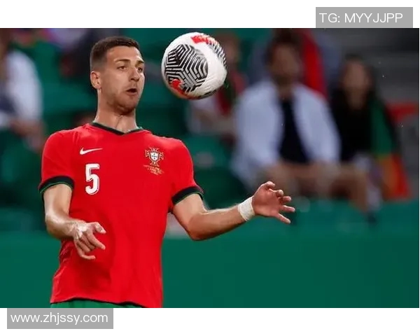 传奇球星的辉煌时刻与足球世界永恒魅力解读 传奇球星的辉煌时刻与足球世界永恒魅力解读